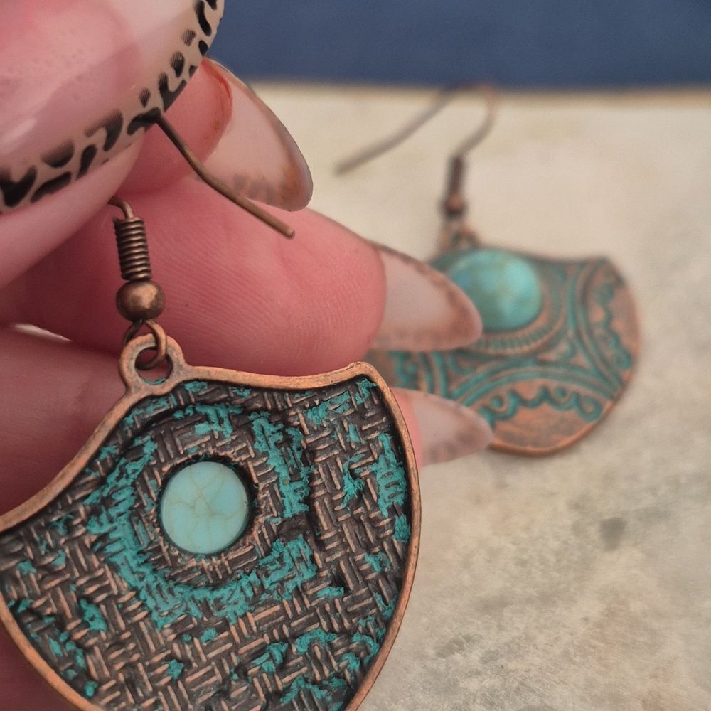♡♡♡Turquoise Stone Sheild Copper Earrings Tribal Rustic Cowgirl Jewelry - Picture 7 of 10